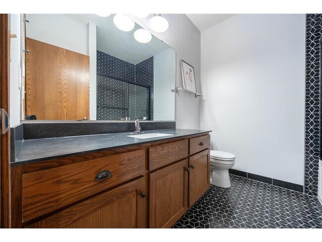 Building Photo - 926 Ramsey St