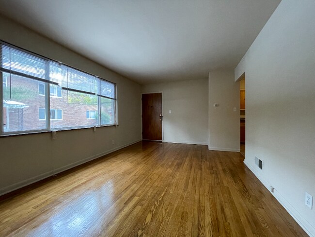 Building Photo - 1500 King Ave