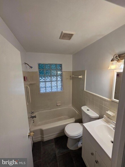 Building Photo - 926 Green Ln