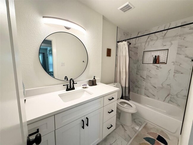 Building Photo - 4404 Sarasota Dr