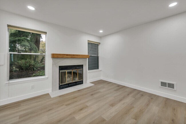 Building Photo - 7143