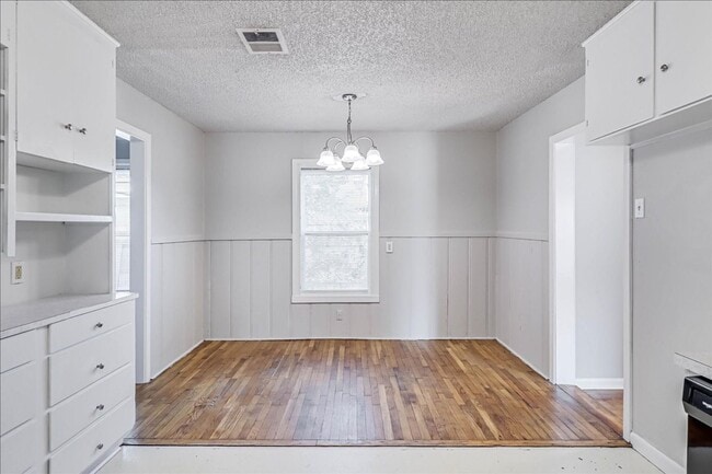 Building Photo - 6046 Hugo Dr