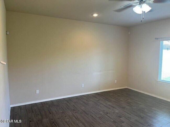 Building Photo - 7561 Red Cedar Dr