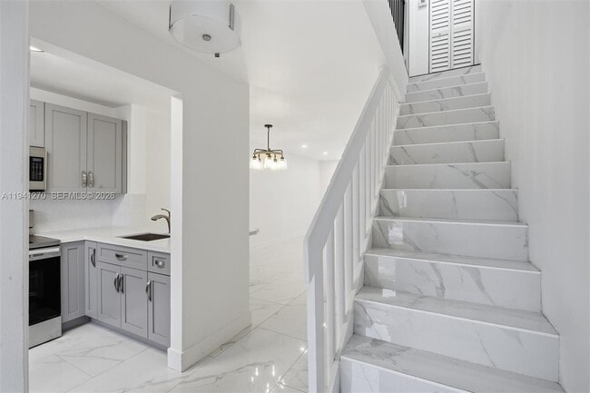 Building Photo - 6850 NW 173rd Dr