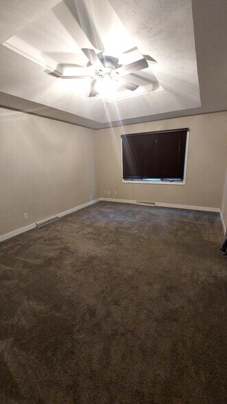 Building Photo - 866 S 156th Ave