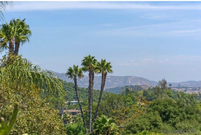 Building Photo - 2054 Vintage Pl