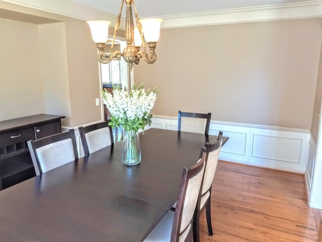 Building Photo - 47498 Fox Run Dr