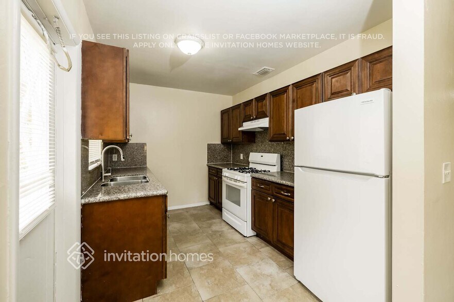 Building Photo - 738 S 11th St