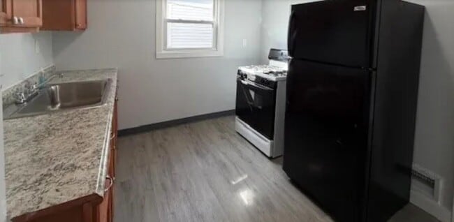 Building Photo - 3294 E 146th St