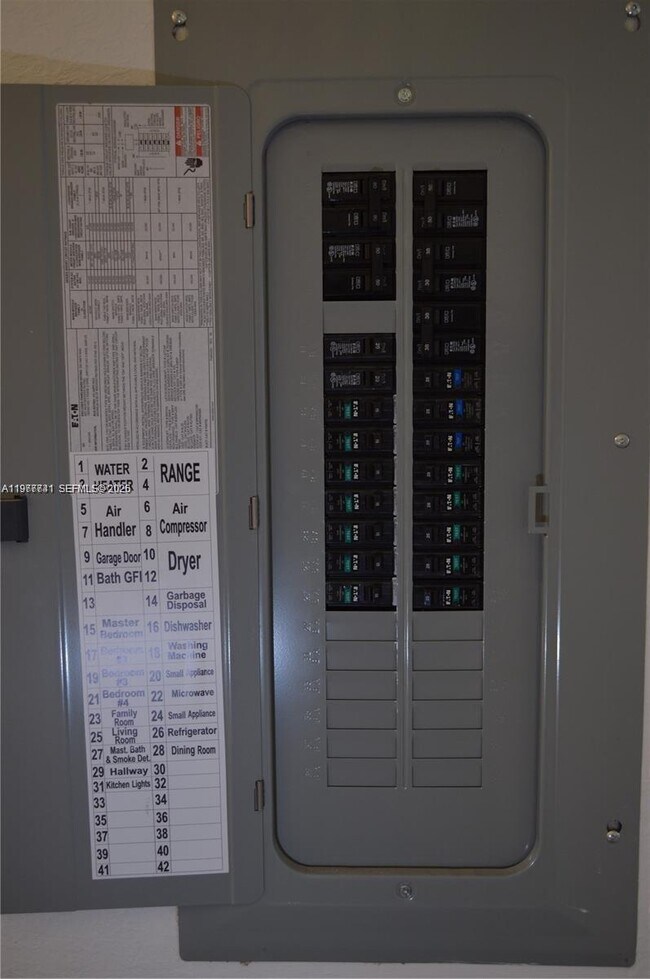 Building Photo - 1522 SE 26th Ter