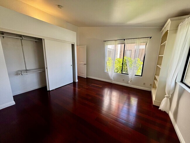 Building Photo - Beautiful La Jolla Alta Home! 50% off Firs...