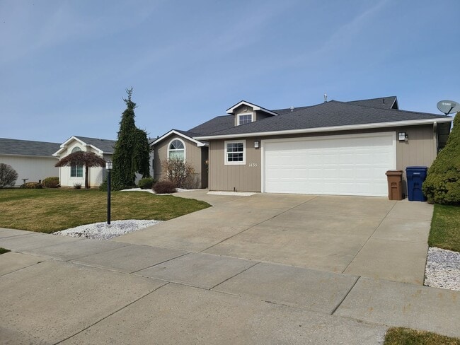 Building Photo - $2,100 - 2 Bed / 2 Beautiful House in Nort...