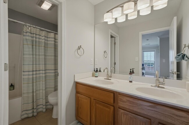 Building Photo - Stunning 4BR Home in Cascade Falls – Modern Upgrades & EV Ready!