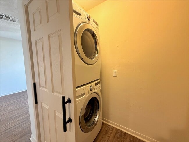 Building Photo - 9517 Clanton St