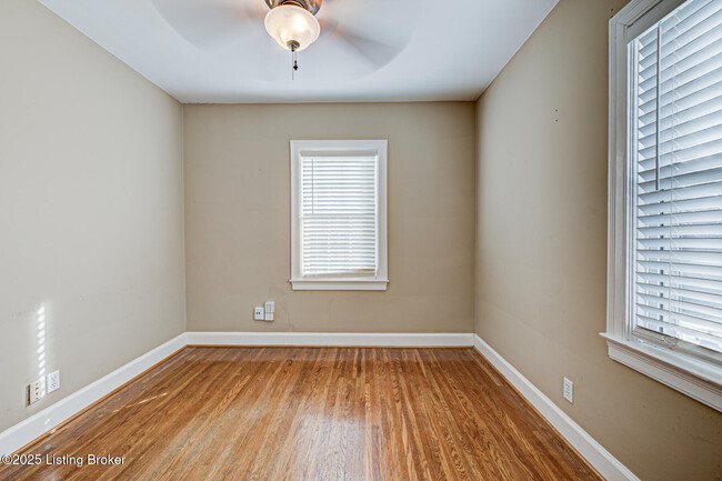 Building Photo - 2418 Brighton Dr