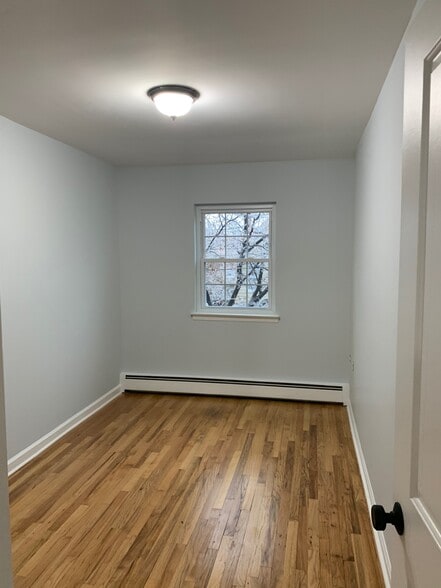 Building Photo - 229 E 237th St