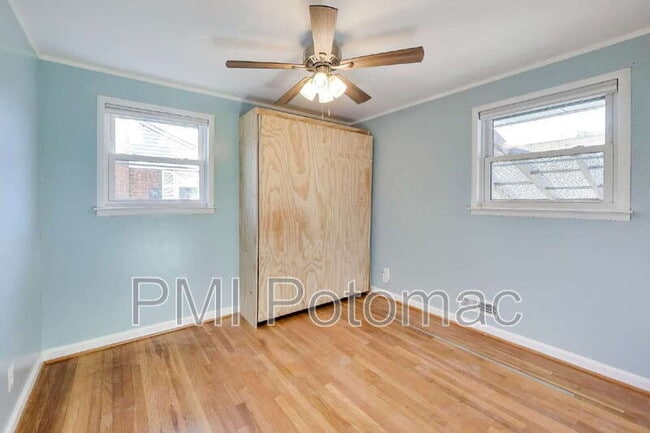 Building Photo - 1915 Henry Rd