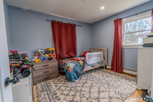 Building Photo - 24 Park Ln W