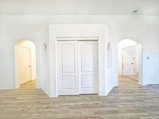 Building Photo - Nice, 1 Level, 4 Bedroom Home in Northern Meadows