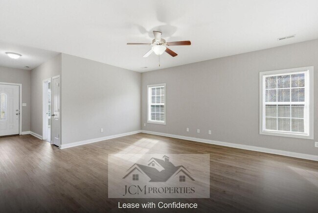 Building Photo - 925 Dawson Creek Way