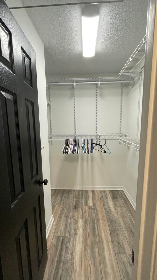 Building Photo - 463 Sandy Ridge Cir
