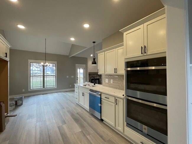 Building Photo - 446 Spiderwort Dr