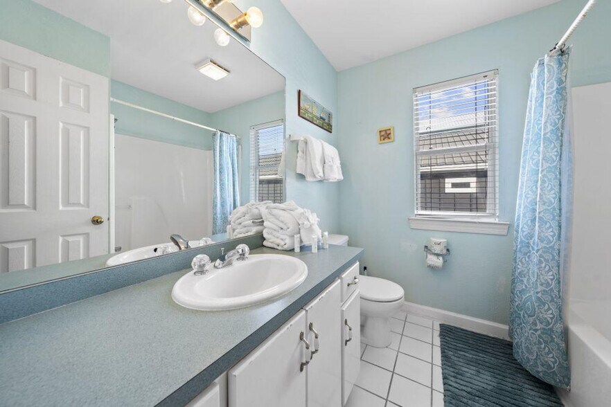 Building Photo - 1412 W Beach Blvd