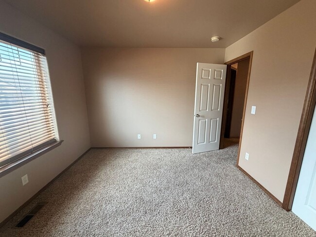 Building Photo - 907 Fawn Cir