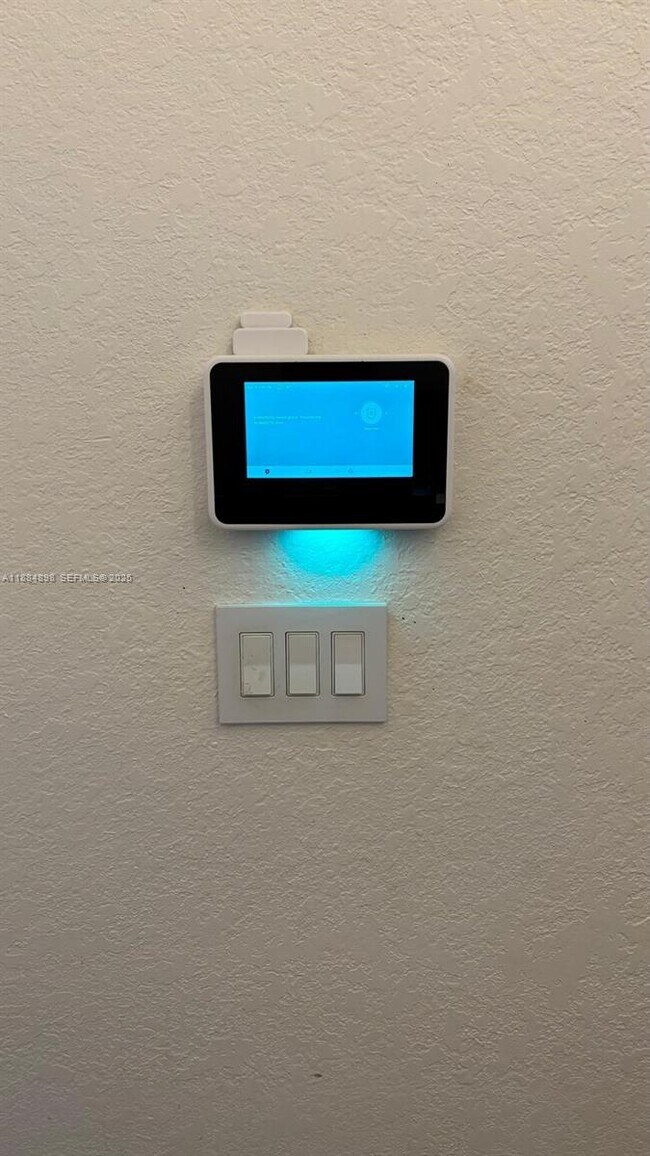 Building Photo - 3015 SW 135th Ave