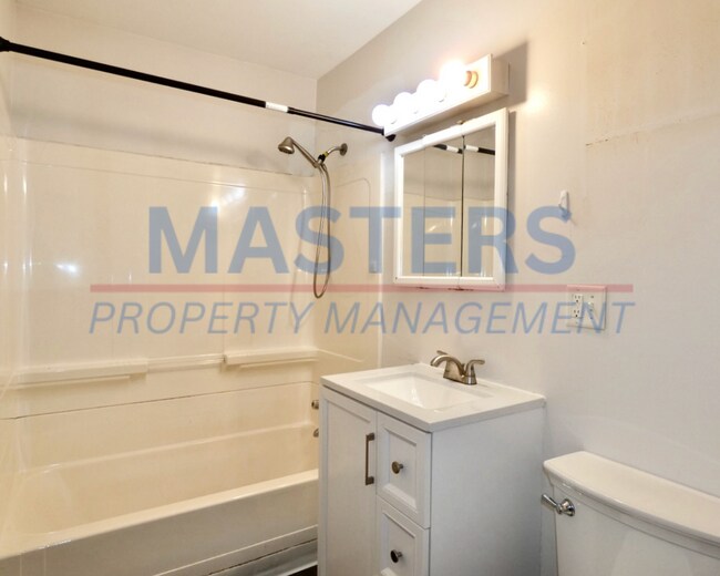Building Photo - Beautiful Toledo 3 Bed House