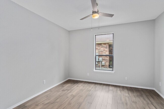 Building Photo - 1132 Hyde Park Dr