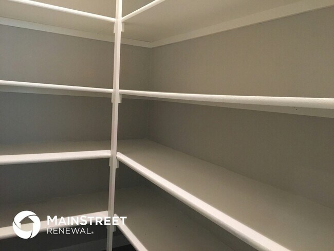 Building Photo - 213 NE Kim Ct