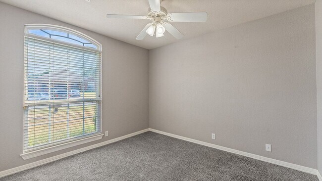 Building Photo - 884 Palisades Ave