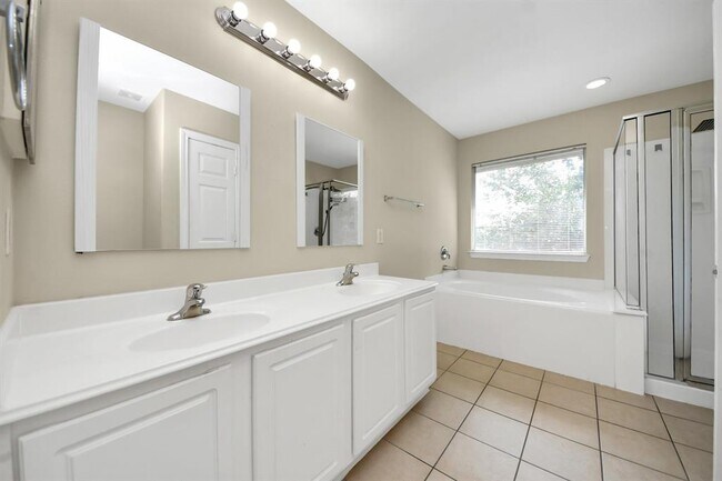 Building Photo - 8763 Thistlemoor Ln