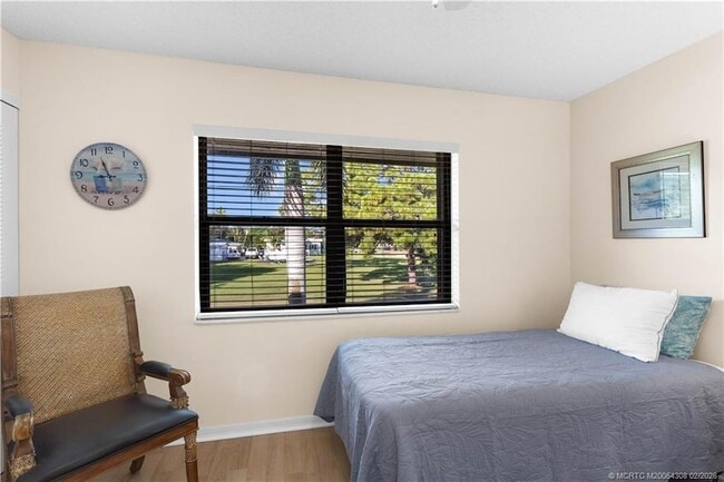 Building Photo - 4885 SE Capstan Ave