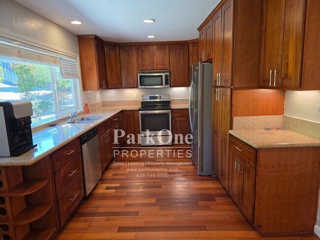 Building Photo - 1500 Fieldcrest Dr