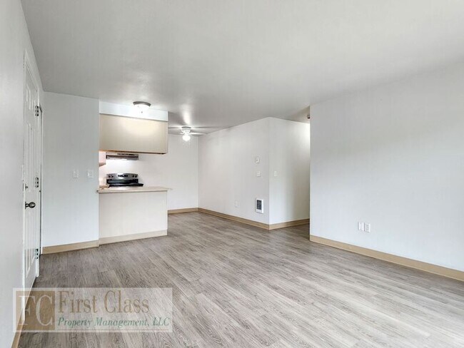Building Photo - 1255 NW 183rd Ave