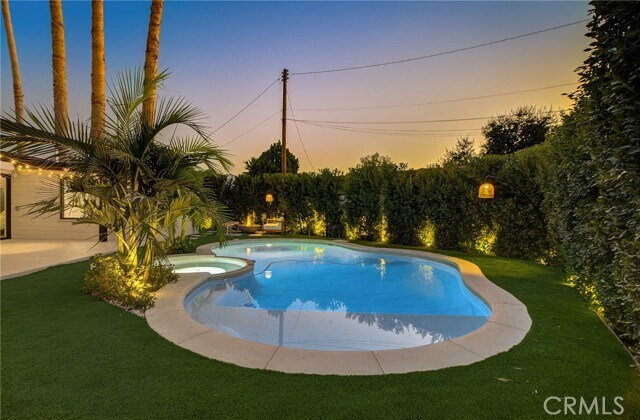 Building Photo - 8161 Encino Ave