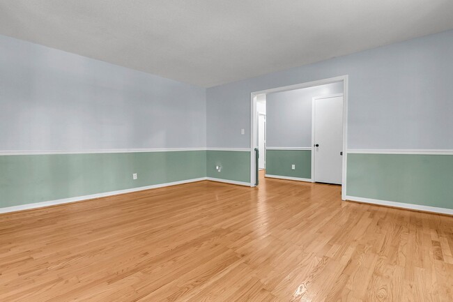 Building Photo - Move-In Ready Home in a Prime Summerville ...
