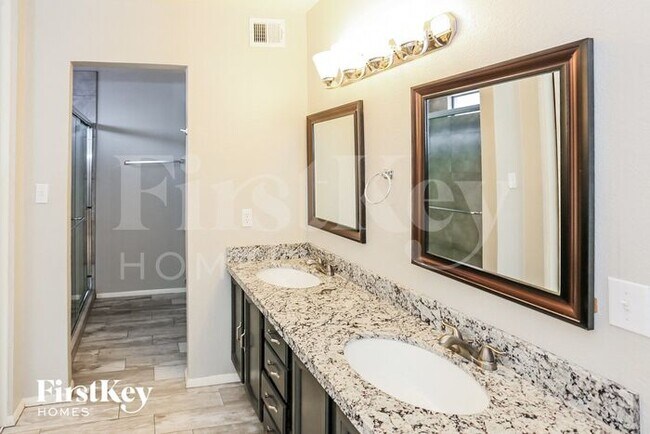 Building Photo - 5240 W Desert Cove Ave