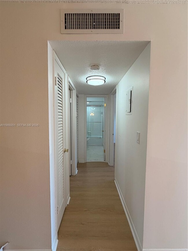 Building Photo - 218 NE 12th Ave