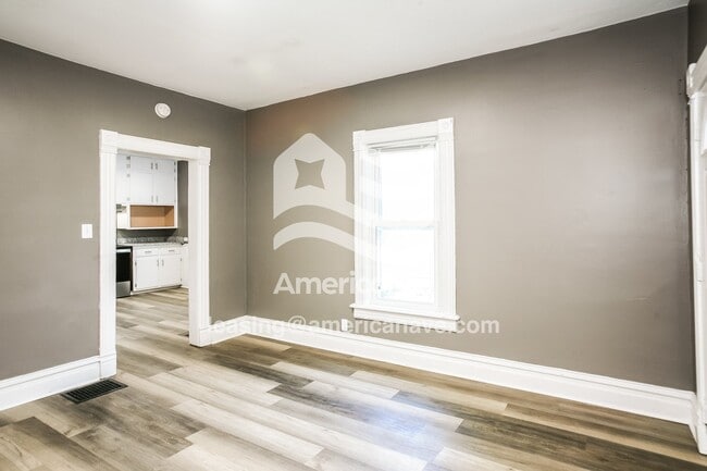 Building Photo - 2003 S Taylor St