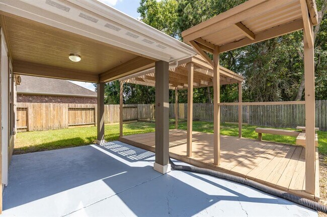 Building Photo - 2721 Sandberry Dr