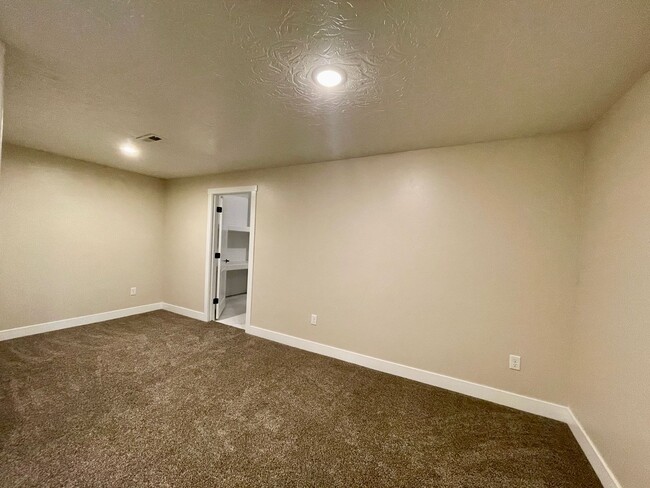 Building Photo - 819 Mt Sneffels Ave