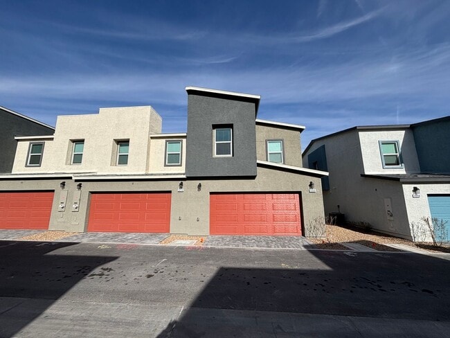 Building Photo - Charming 3Bed/2.5Bath/2Car Townhouse located in Northwest Las Vegas - Make the Move for Less: $30...