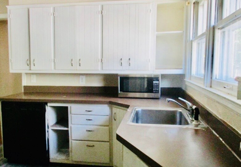 Building Photo - 79 N Layman Ave