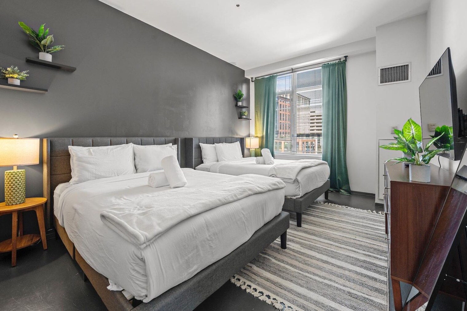 Building Photo - 160 E Berkeley St