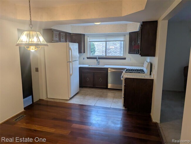 Building Photo - 43076 Ryegate St