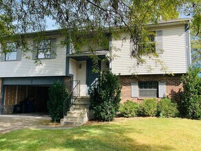 Building Photo - 3 BR 2.5 BA with attached 2-car garage - Gahanna Schools