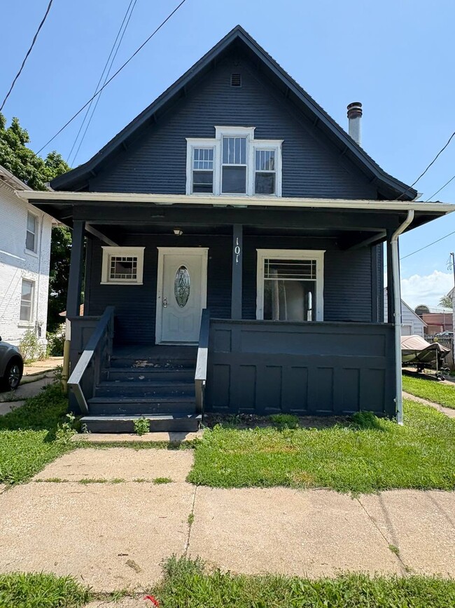 Primary Photo - 101 1st Ave NW